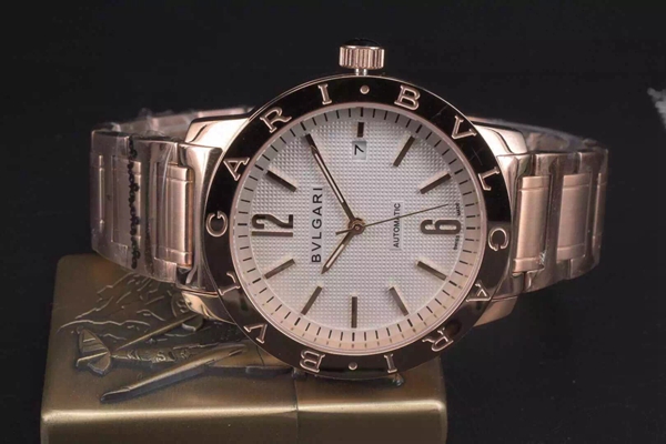 ブルガリ時計正面デザイン